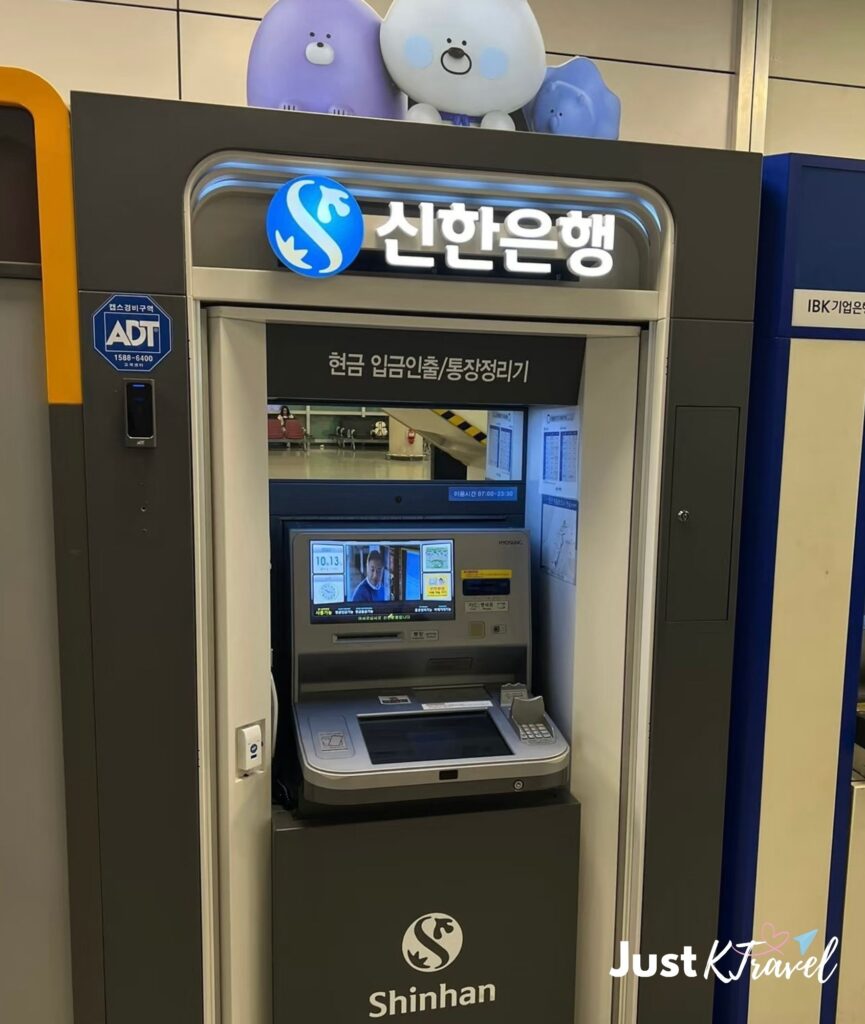 Shinhan Bank ATM accepting international cards in Korea