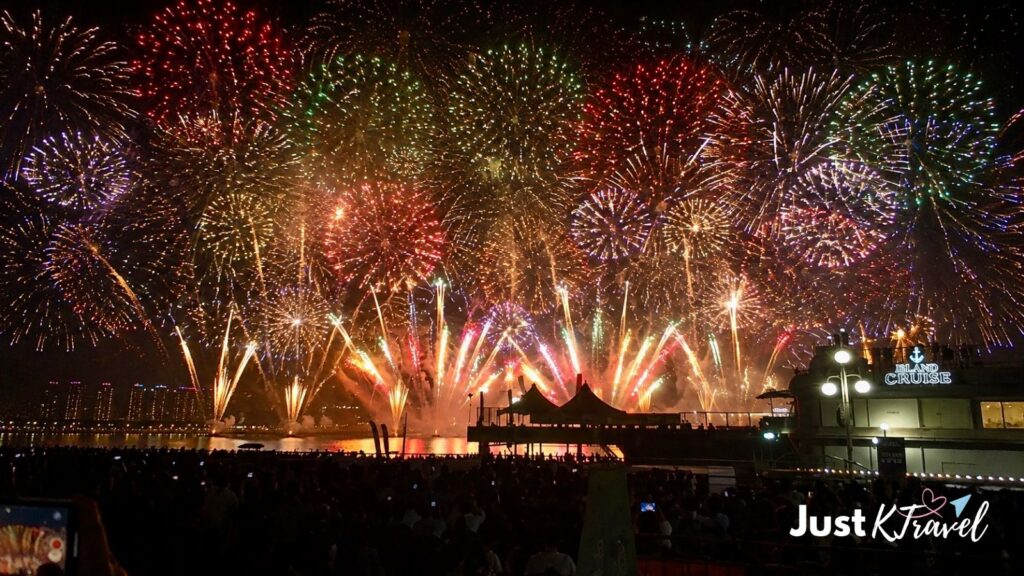 Fireworks lighting up the Han River at Yeouido in Seoul