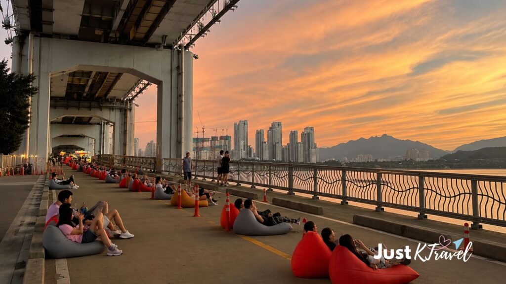 Jamsu Bridge Festival with visitors enjoying the Han River in Seoul